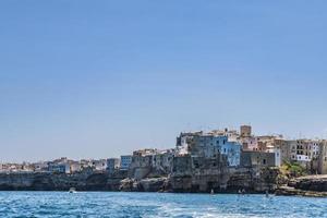 polignano uma égua vista do mar foto