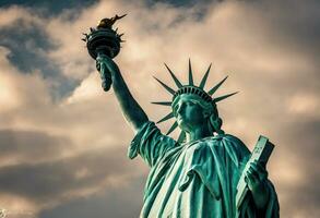 ai gerado senhora liberdade uma símbolo do americano liberdade foto