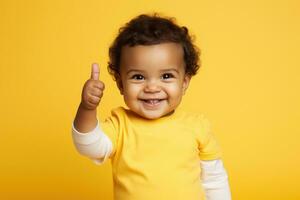 ai gerado retrato do uma fofa africano americano bebê Garoto mostrando polegares acima sobre amarelo fundo, uma criança pequena dando uma polegares acima em amarelo fundo, ai gerado foto