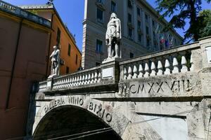 nino bixio túnel - Génova, Itália foto