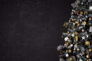 árvore de natal no canto da imagem como símbolo do ano novo e do natal foto