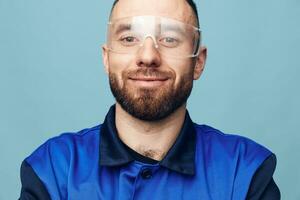 homem estúdio caucasiano branco fundo fundo olhando face óculos pessoa homem cara adulto foto