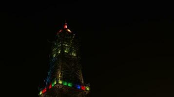 a limbo torre às noite. gorontalo regência ícone foto