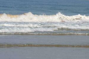 surpreendente Visão do árabe mar durante a manhã Tempo dentro calangute de praia Goa, Índia, oceano de praia Visão cedo manhã Tempo foto