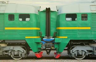transição entre dois trens elétricos. um pequeno corredor no papel de um portal entre os dois lados da cabine de um trem elétrico russo foto