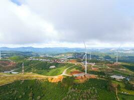 lindo panorama dentro a manhã às cau isso, da lat cidade, eu sou dong província. vento poder em chá colina, manhã cenário em a encosta do chá plantado foto