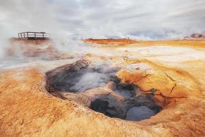 islândia, o país dos vulcões, fontes termais, gelo, cachoeiras, clima não dito, fumaça, geleiras, rios fortes, bela natureza selvagem colorida, lagoas, animais incríveis, aurora, lava foto