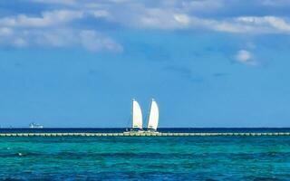 veleiros iates navio cais playa del carmen praia méxico. foto