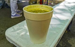 smoothie de suco verde saudável para ir copo no méxico. foto
