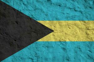 bahamas bandeira retratado dentro brilhante pintura cores em velho alívio reboco muro. texturizado bandeira em rude fundo foto