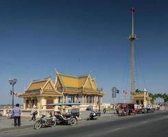 Phnom Penh, Camboja, 2021 - marco do santuário de preah ang dorngkeu foto