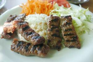 tradicional turco cozinha almôndega Akhisar kofte foto