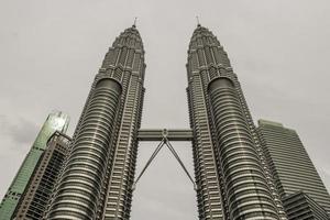 Torres Gêmeas Petronas em Kuala Lumpur, Malásia foto