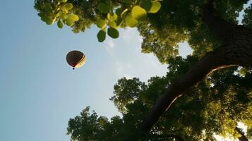 ai gerado uma quente ar balão subindo acima uma denso floresta, graciosamente navegação através a alta árvores generativo ai foto