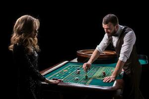 crupiê e mulher jogador às uma mesa dentro uma casino. cenário do uma c foto