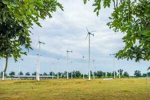 vento turbinas alternativo energia dentro campo foto