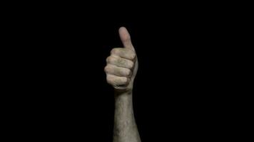 masculino mão mostra Boa trabalho sinal, polegares acima para acordo, sucesso o negócio conceito. isolado em Preto fundo, mão mostrando polegares acima, como, bom, aprovação, aceitação, OK, positivo mão gesto. foto