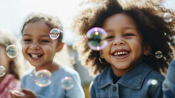 ai gerado multiétnico grupo do sorridente crianças desfrutando uma ensolarado dia às uma Sabonete bolha mostrar foto