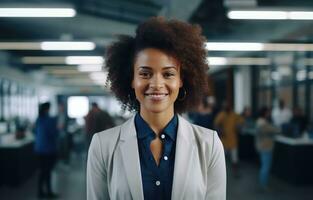 ai gerado sorridente afro-americano mulher dentro uma o negócio escritório foto