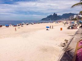 rio de janeiro, brasil, 2015 - praia de ipanema durante o dia foto