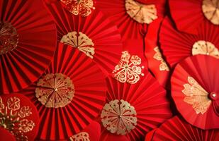 ai gerado decorativo chinês Novo ano ventilador padrões impresso em uma vermelho fundo, foto