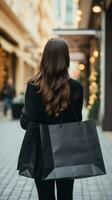 ai gerado traseiro Visão do morena mulher segurando compras saco com borrão bokeh ao ar livre fundo. foto