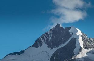 pico bernina pico nos Alpes suíços