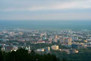 topo Visão do Iujno-Sakhalinsk a partir de montar bolchevique foto