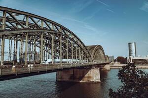 Hohenzollern ponte em uma ensolarado dia foto