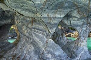 mármore cavernas santuário, estranho Rocha formações causou de água erosão, geral carrera lago, porto rio tranquilo, aysen região, Patagônia, Chile foto