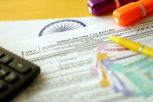 indiano renda imposto Retorna em branco Formato com caneta e indiano rupias contas foto