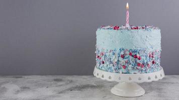 ainda vida saboroso bolo de aniversário