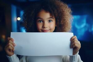 ai gerado fofa pequeno menina segurando em branco branco Folha do papel dentro dela mãos foto