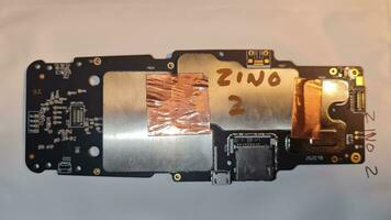 hubsan zino 2 drones placa mãe Além disso conhecido Como a Principal testemunho borda parte número ea04058086-04 feminino. Luton, Inglaterra Reino Unido. dezembro 8º, 2023 foto