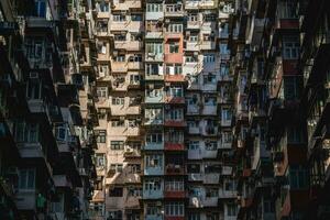 a monstro prédio, uma grupo do cinco conectado edifícios dentro hong kong, China foto