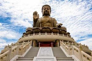 a grande Buda localizado às ngong ping, lantau ilha, dentro hong kong. foto
