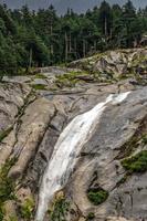kumrat valley waterfall bela paisagem montanha vista foto