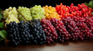 ai gerado diferente colori uvas em de madeira mesas que estão muito saboroso e doce frutas foto