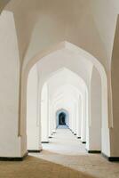 bucara, uzbequistão. dezembro 2022. cúpula arqueada galerias do a Kalyan mesquita foto