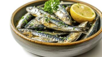 ai gerado fechar acima do sardinha carne dentro uma argila prato isolado em uma Claro branco fundo. foto