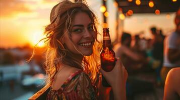 ai gerado jovem mulher às festa segurando Cerveja garrafa foto