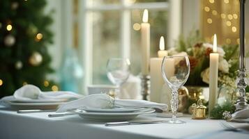ai gerado Natal feriado família café da manhã, mesa configuração decoração e festivo paisagem de mesa, Inglês país e casa estilo foto