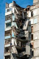 destruído e queimado casas dentro a cidade Rússia Ucrânia guerra foto