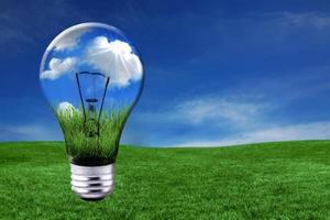 soluções de energia verde com lâmpada foto