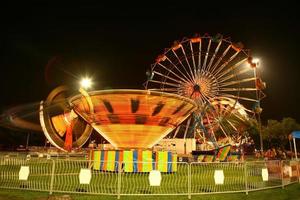 carnaval vintage à noite com desfoque de movimento foto