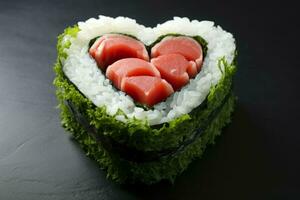 ai gerado inventivo coração em forma Sushi. gerar ai foto
