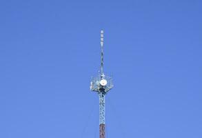 mastro torre retransmissão Internet sinais e Telefone sinais foto