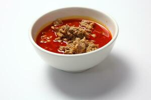 tailandês comida, picante vermelho Curry com carne de porco em branco fundo foto