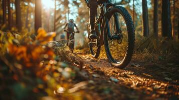 ai gerado montanha ciclistas ciclismo dentro a floresta foto