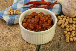 cozido grão de bico com tomate molho foto